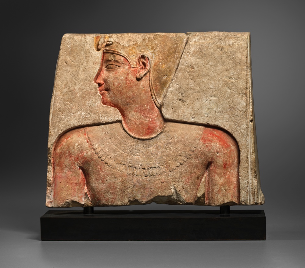 Relief Egyptien Polychrome représentant un Portrait Royal